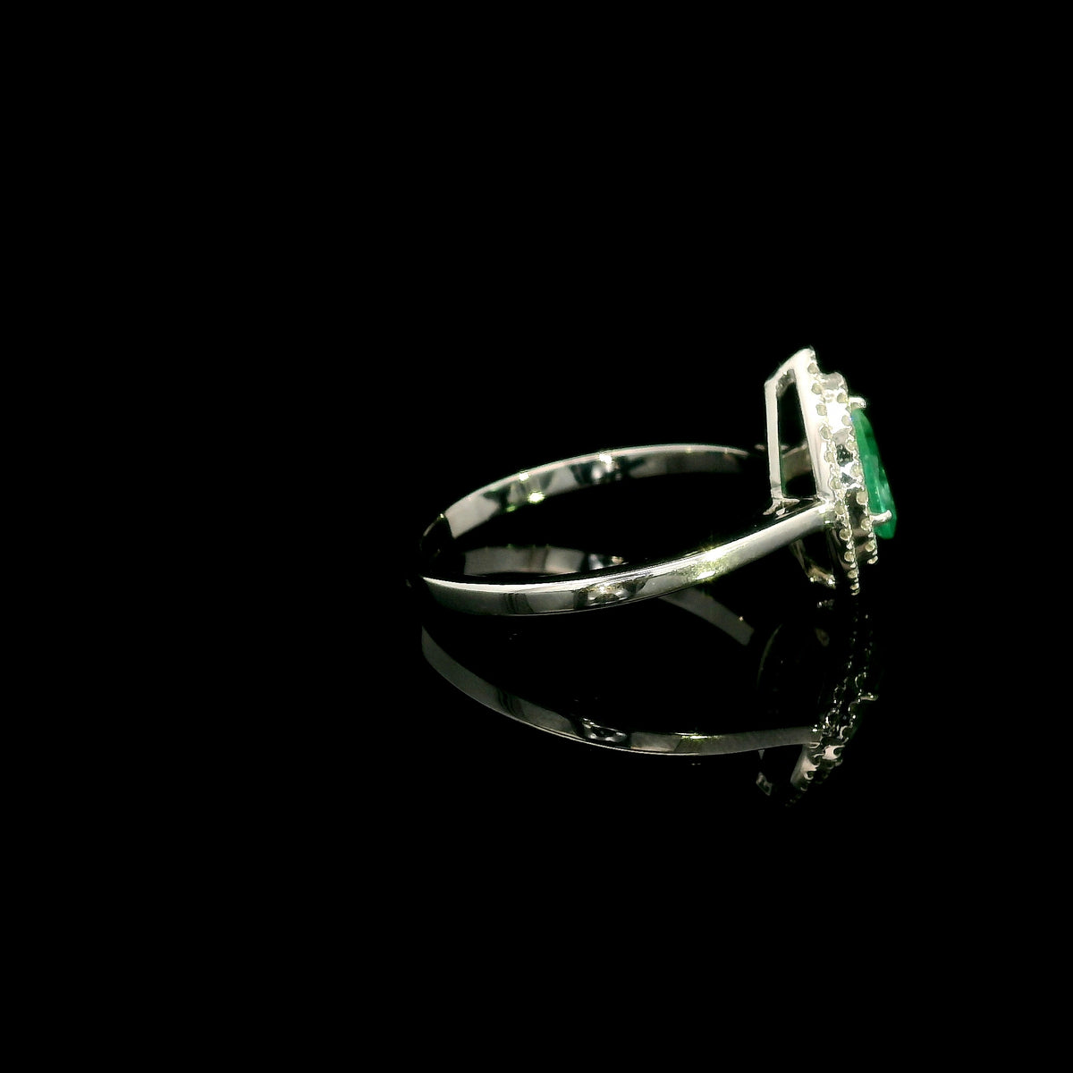 18K white gold pear shaped emerald and diamond halo ring with green emerald surrounded by round diamonds