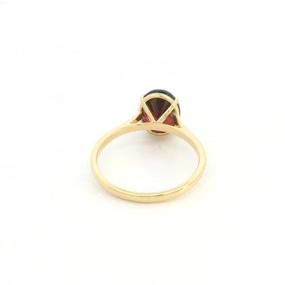 Oval garnet solitaire ring in 18K yellow gold