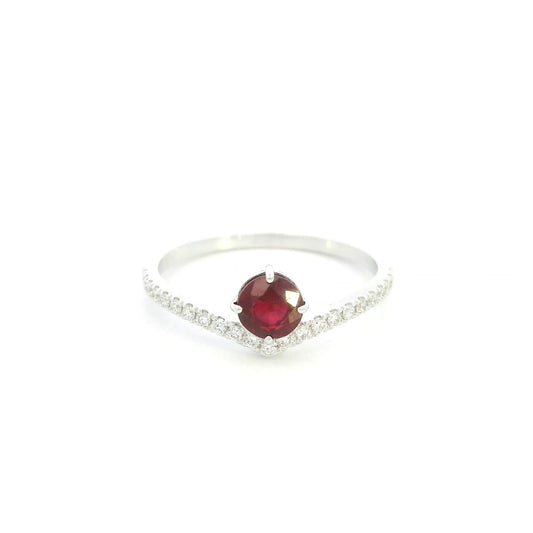 Ruby and diamond ring in 18K white gold with round ruby and V-shaped diamond band