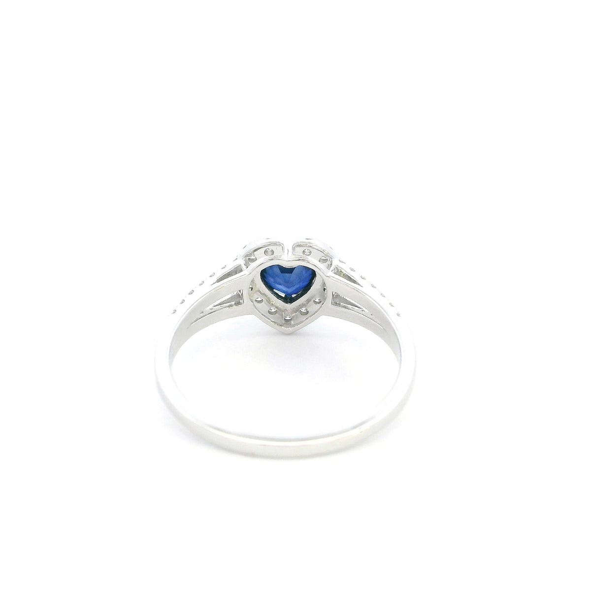Heart shaped blue sapphire and diamond ring in 18K white gold with diamond split band