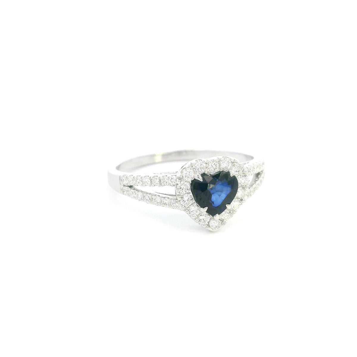 Heart shaped blue sapphire and diamond ring in 18K white gold with diamond split band