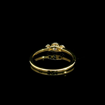 Three stone diamond ring in 18K yellow gold with graduated round brilliant diamonds