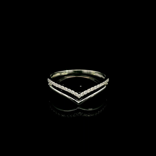 18K white gold diamond chevron wedding band with a layered polished and diamond-set V-shaped design by Emirates Diamonds.