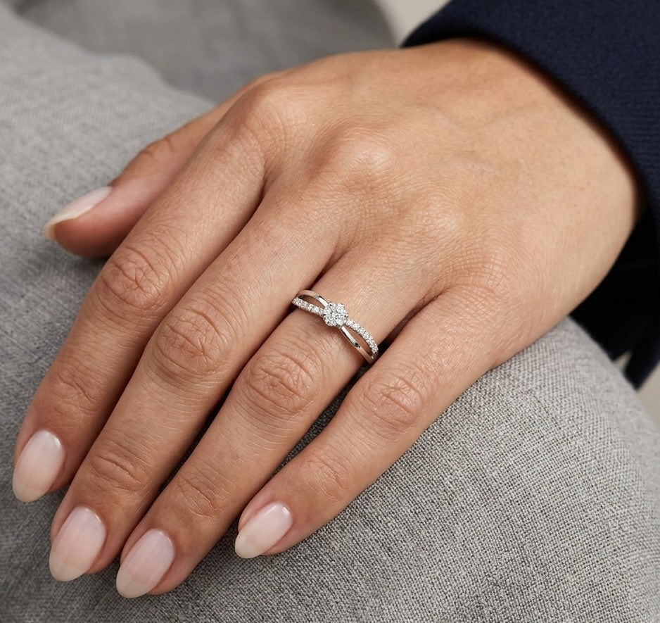 Diamond cluster ring in 18K white gold featuring a floral-inspired round diamond cluster, pavé-set shoulder and polished split-shank design.