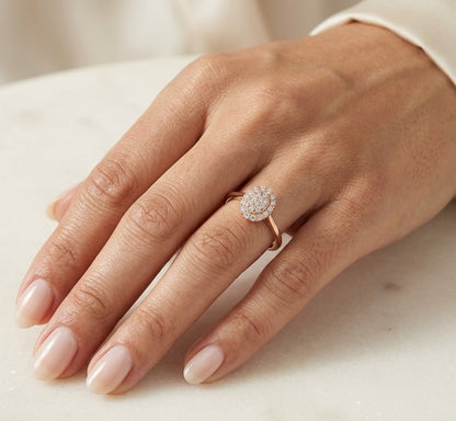 Oval Diamond Cluster Ring in 18K Rose Gold