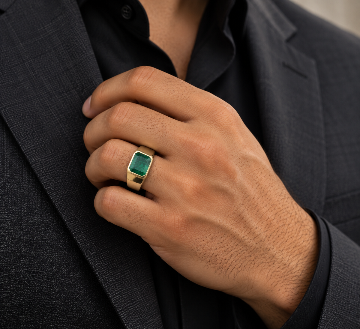 Men’s emerald signet ring in 18K yellow gold with emerald cut green emerald
