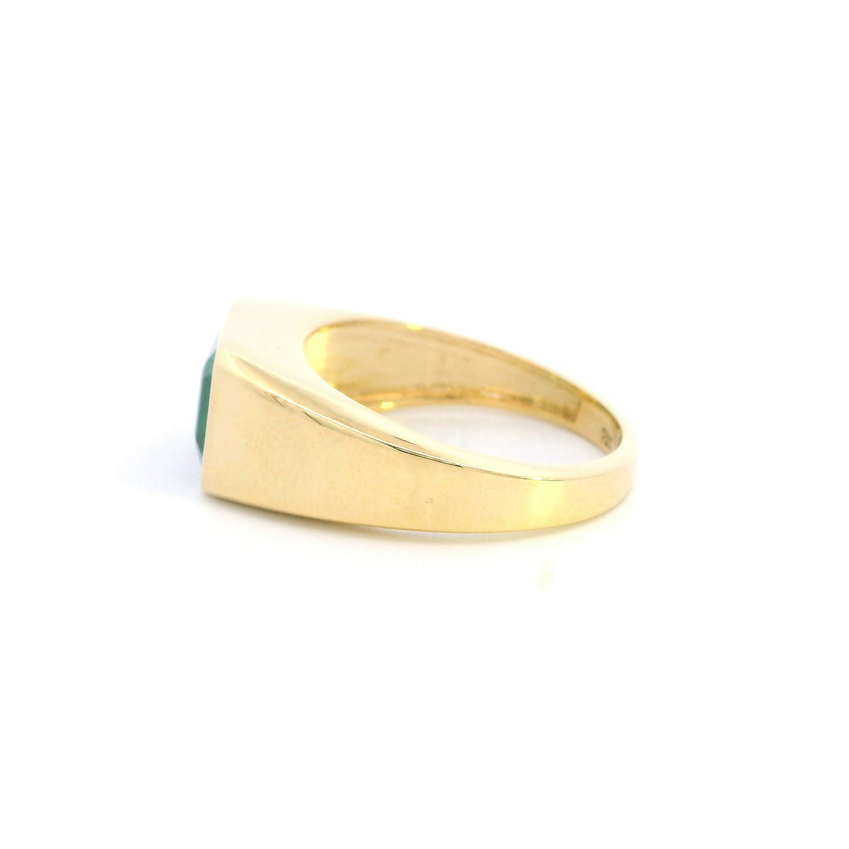 Men’s emerald signet ring in 18K yellow gold with emerald cut green emerald