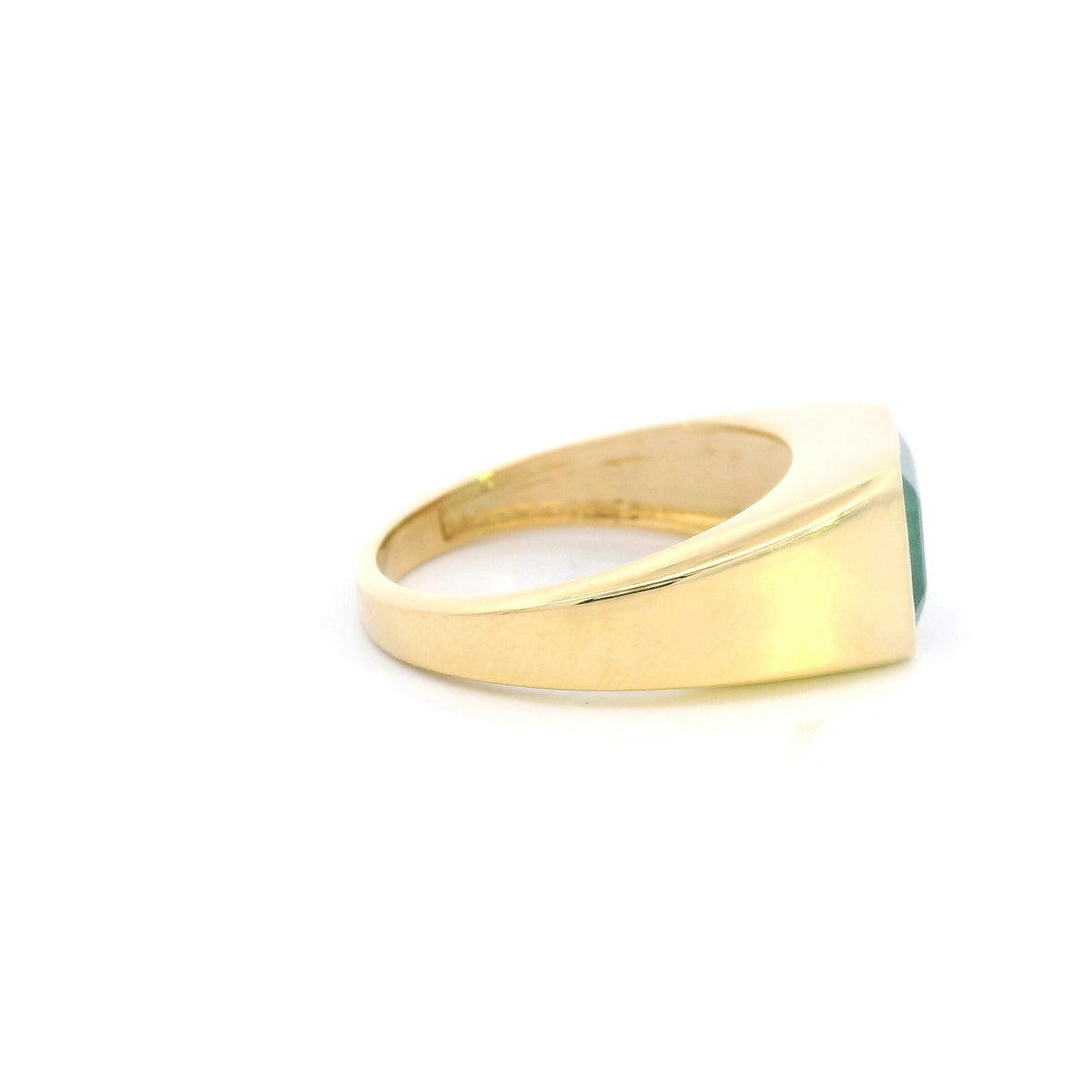 Men’s emerald signet ring in 18K yellow gold with emerald cut green emerald