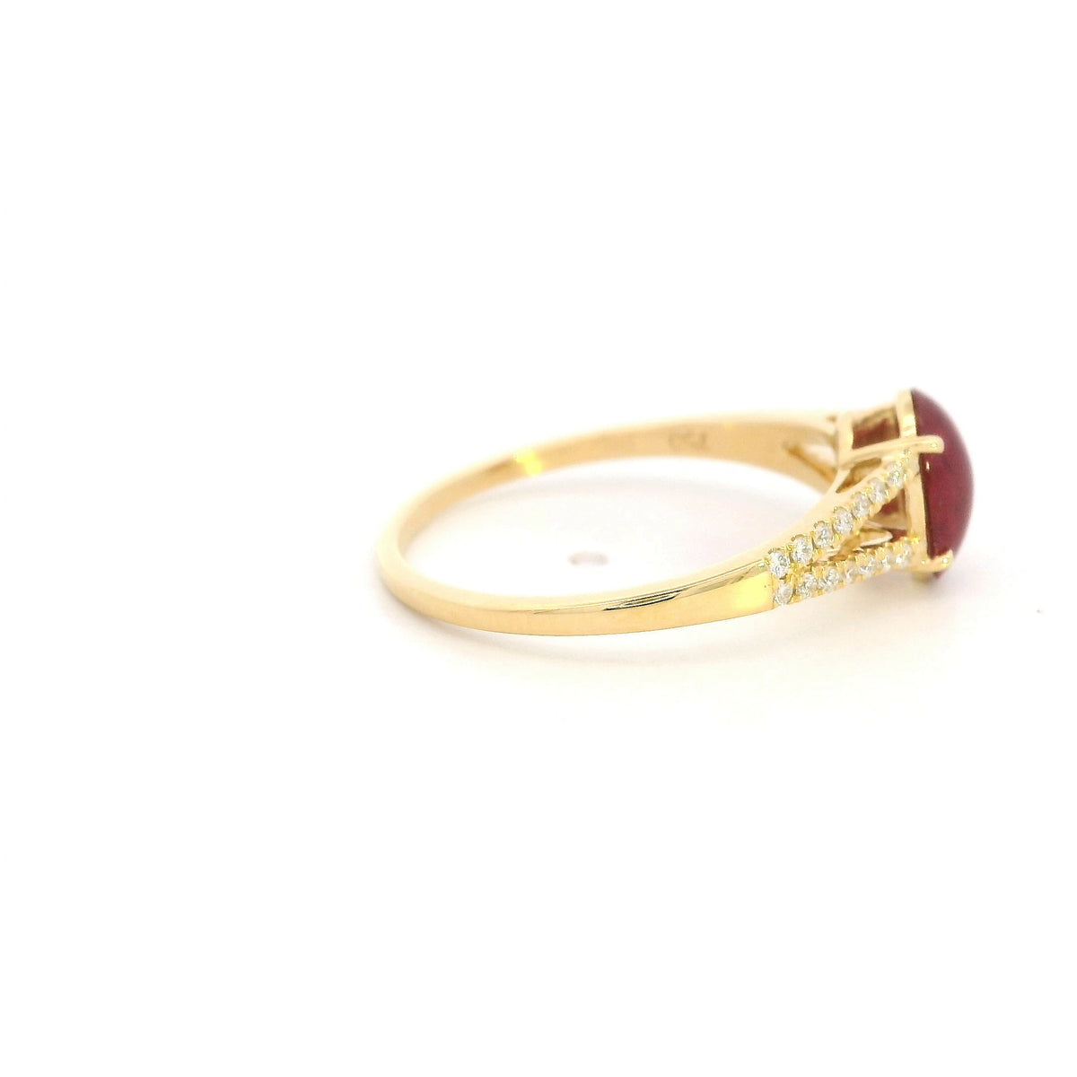 Oval cabochon ruby and diamond ring in 18K yellow gold with diamond-set split shoulders.