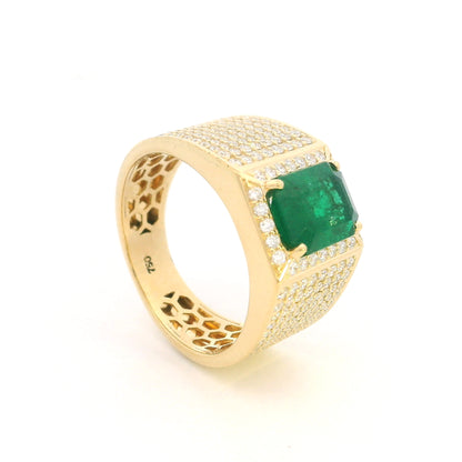 Men’s emerald and diamond ring in 18K yellow gold with emerald cut emerald and diamond-set wide band