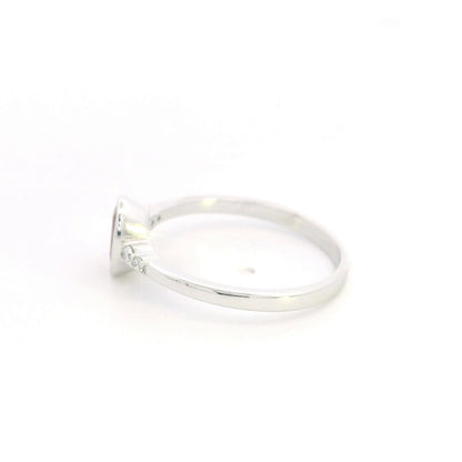 Oval ruby and diamond ring in 18K white gold