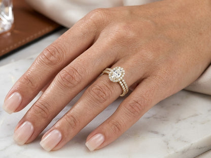 Oval Diamond Halo Bridal Set in 18K Yellow Gold | GIA Certified