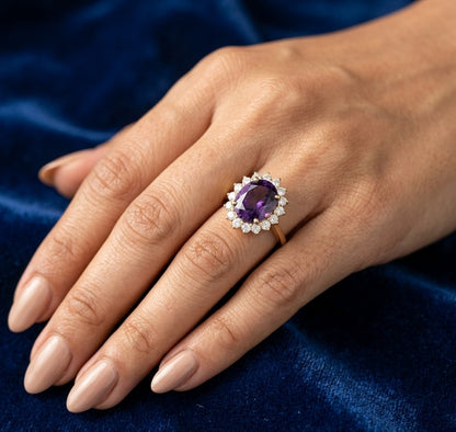 Oval amethyst and diamond halo ring in 18K yellow gold