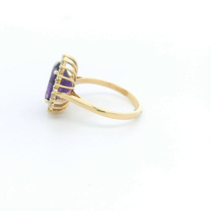 Oval amethyst and diamond halo ring in 18K yellow gold