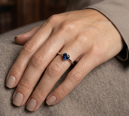 Heart shaped blue sapphire ring in 18K white gold