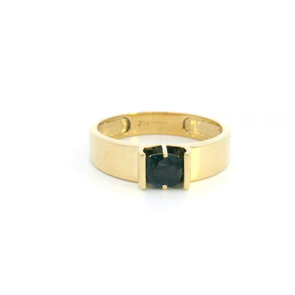 Men’s blue sapphire ring in 18K yellow gold with broad polished band