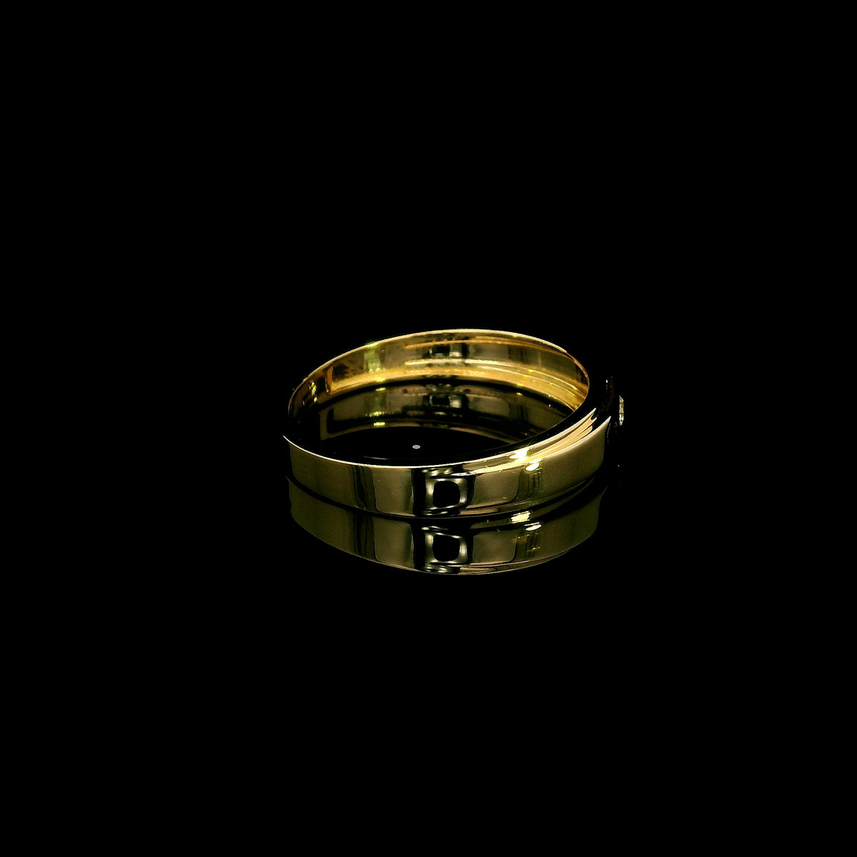 Men's 18K yellow gold band featuring a single round flush-set diamond, polished finish and fine grooved detailing.