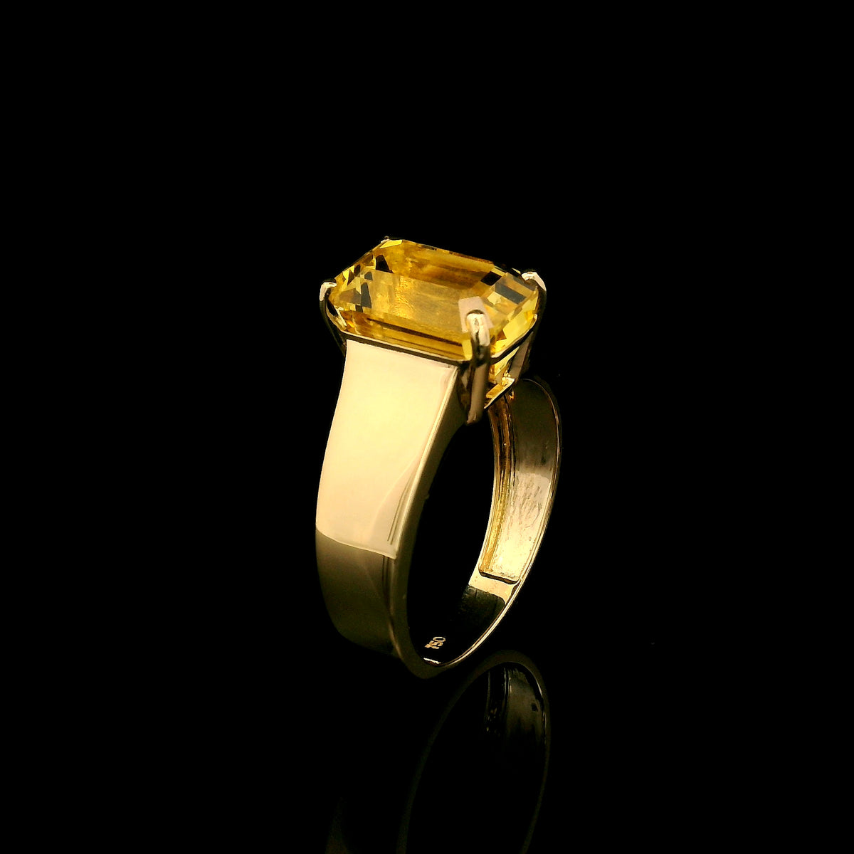 Men's yellow beryl ring in 18K yellow gold featuring a rectangular emerald-cut gemstone in a four-prong setting and a wide gold band.