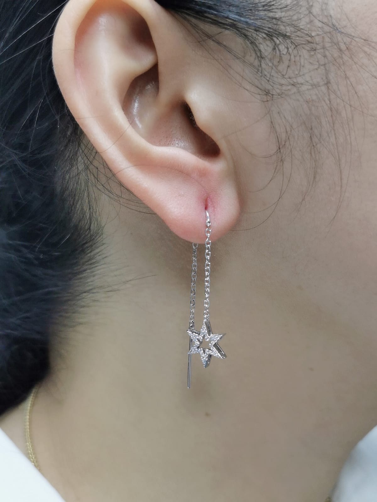 Needle And Thread Earrings With Diamond Open Star In 18k White Gold.