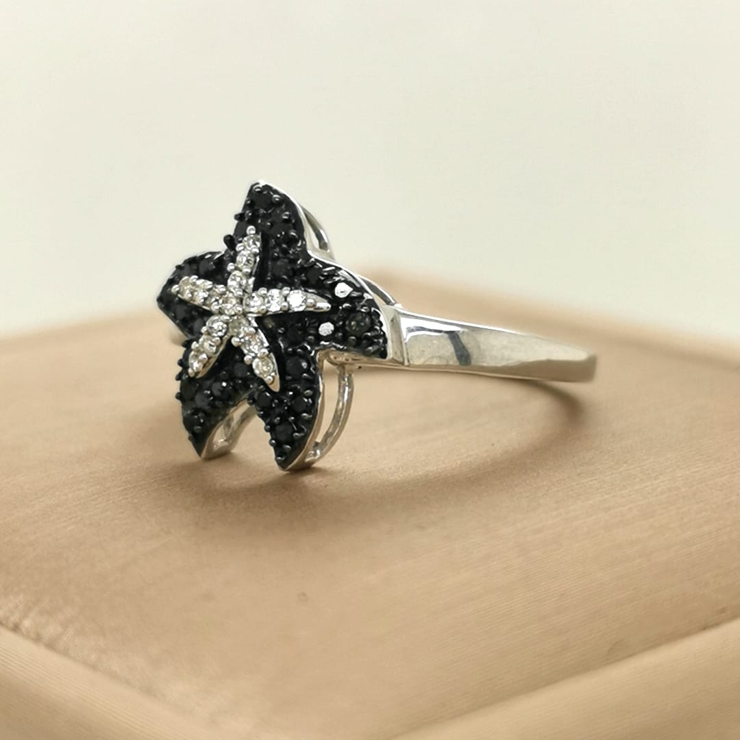 Star Fish Design With Black And White Diamond Ring In 18k White Gold.