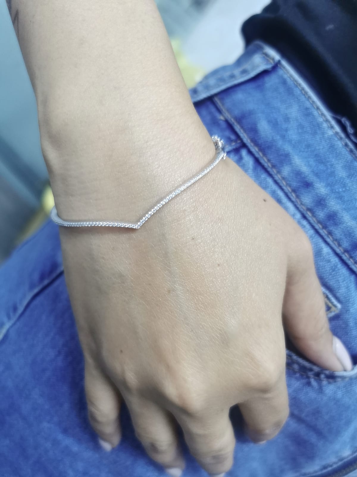 18K gold V-shape bangle bracelet with 0.34 carats of round-cut diamonds, featuring a modern tapered silhouette and minimalist design.