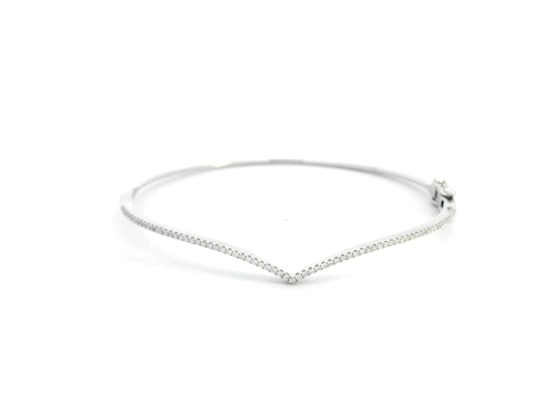 18K gold V-shape bangle bracelet with 0.34 carats of round-cut diamonds, featuring a modern tapered silhouette and minimalist design.