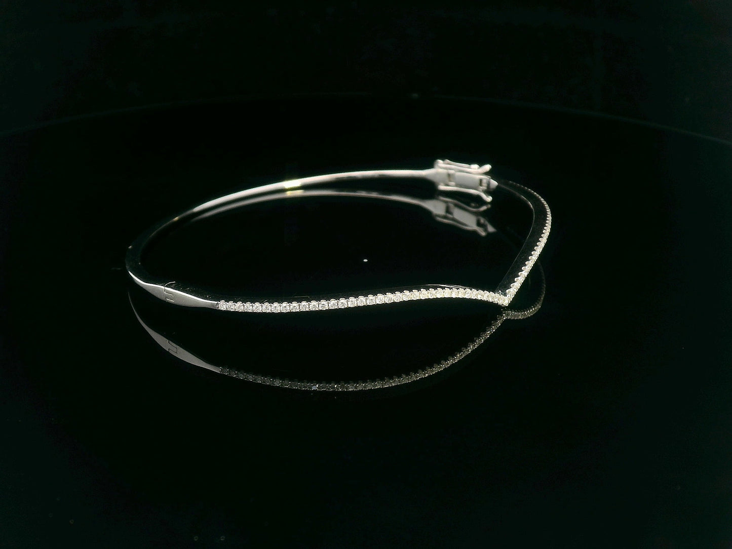 18K gold V-shape bangle bracelet with 0.34 carats of round-cut diamonds, featuring a modern tapered silhouette and minimalist design.