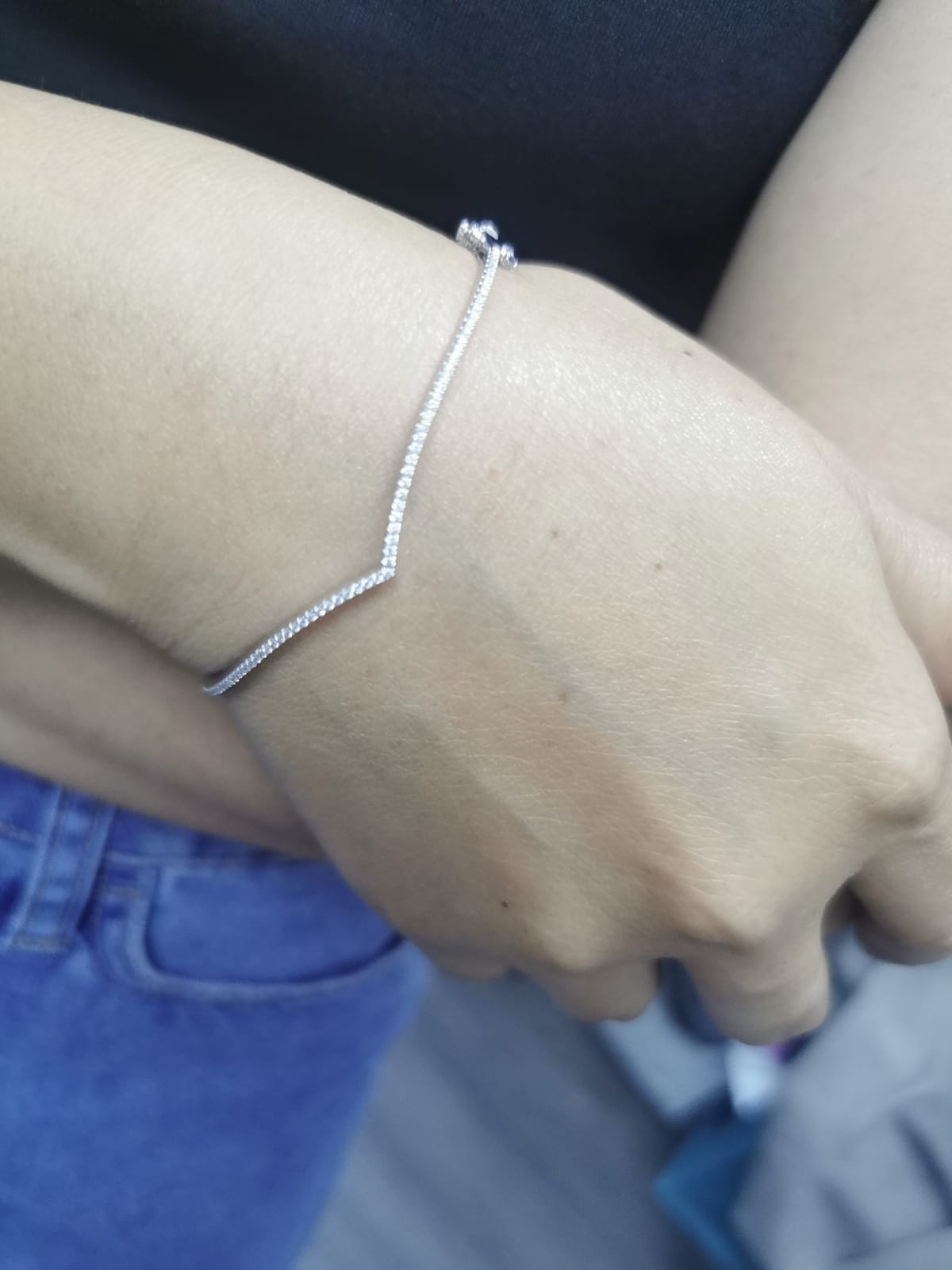 18K gold V-shape bangle bracelet with 0.34 carats of round-cut diamonds, featuring a modern tapered silhouette and minimalist design.