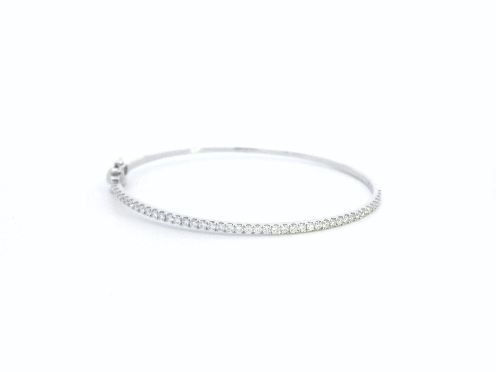 18K white gold bangle with single row of diamonds – 0.92 carat diamond bracelet