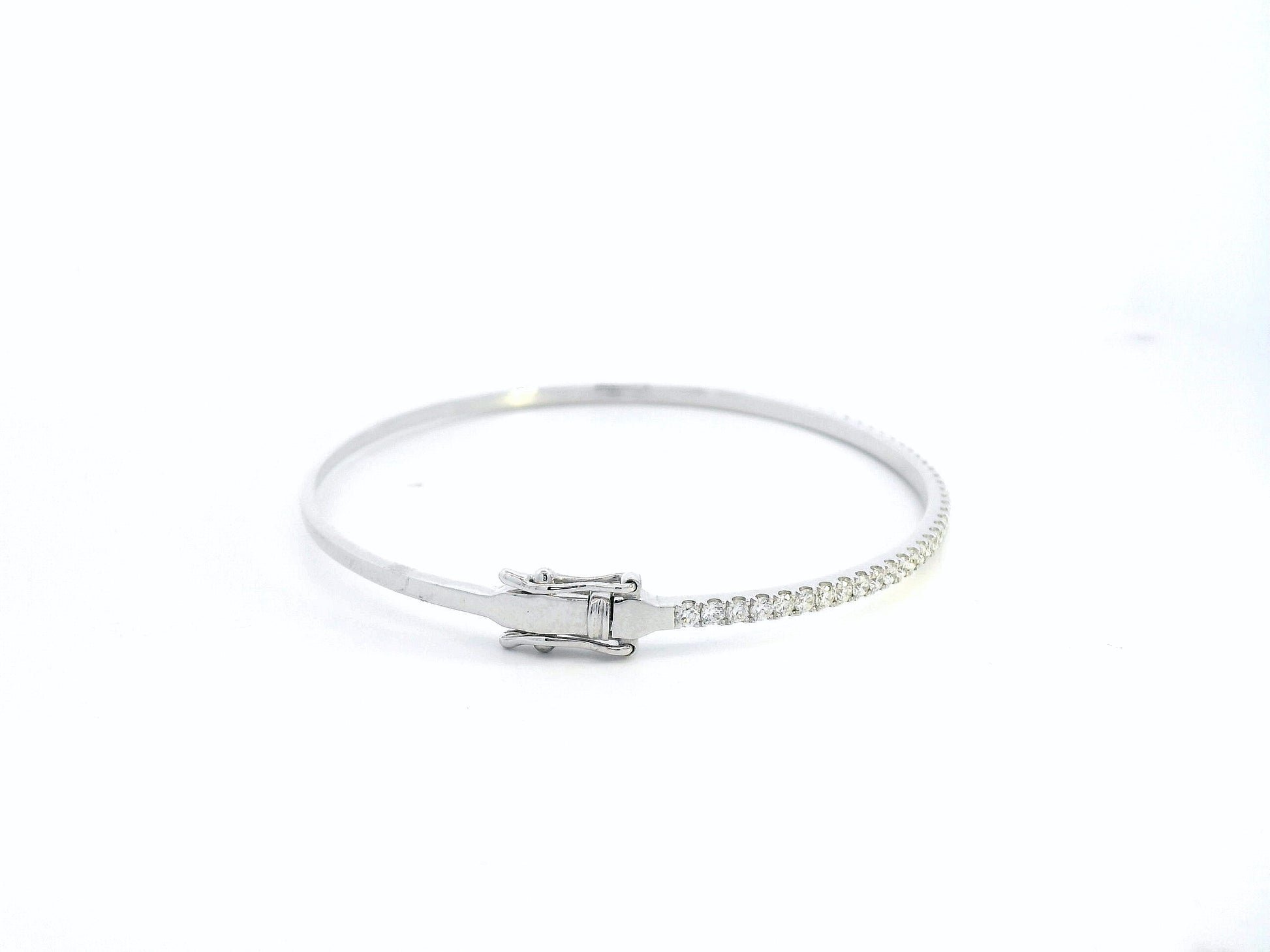 18K white gold bangle with single row of diamonds – 0.92 carat diamond bracelet