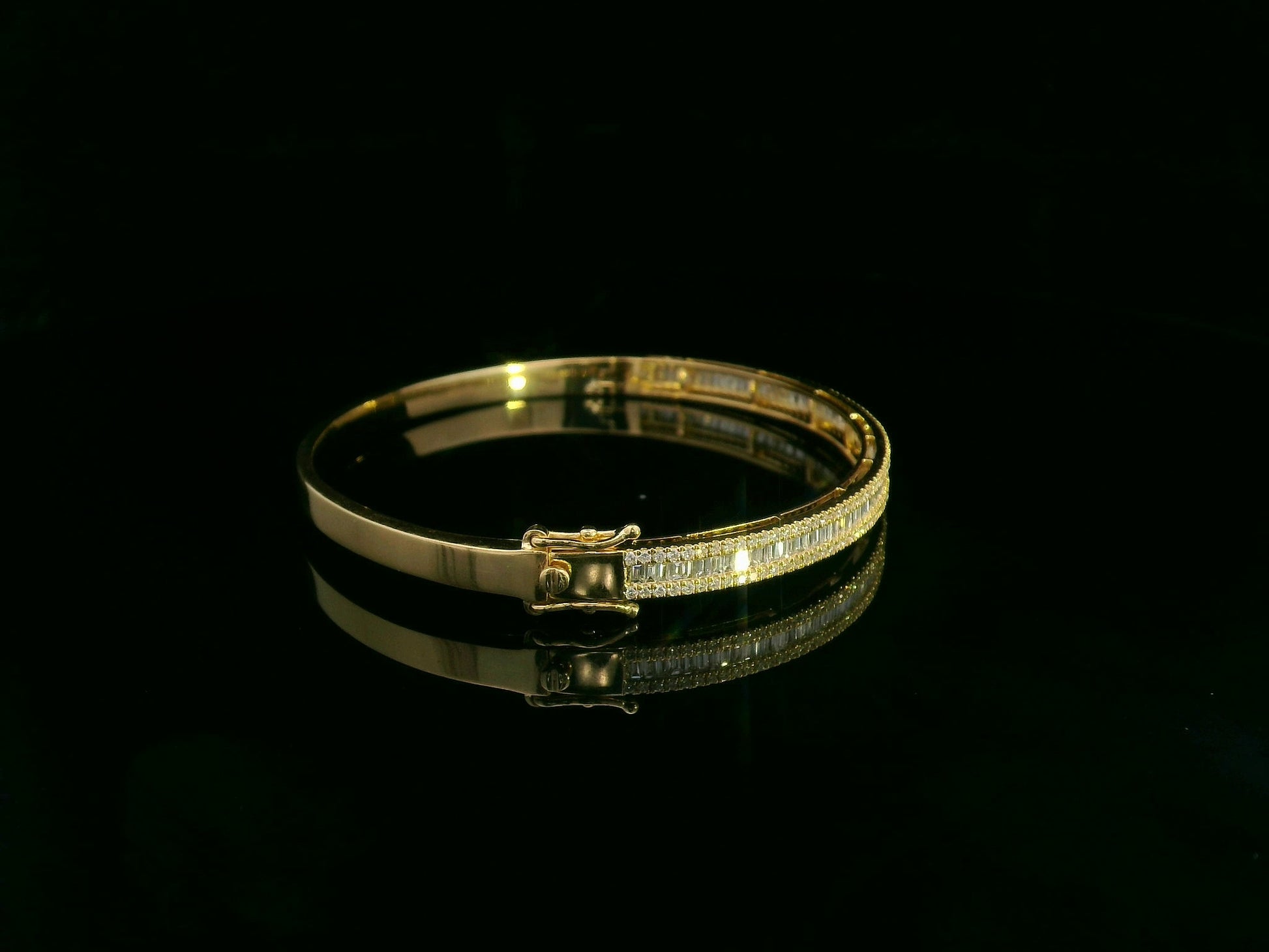 Round and baguette diamond bangle bracelet in 18K yellow gold with 1.57 carats of diamonds by Emirates Diamonds