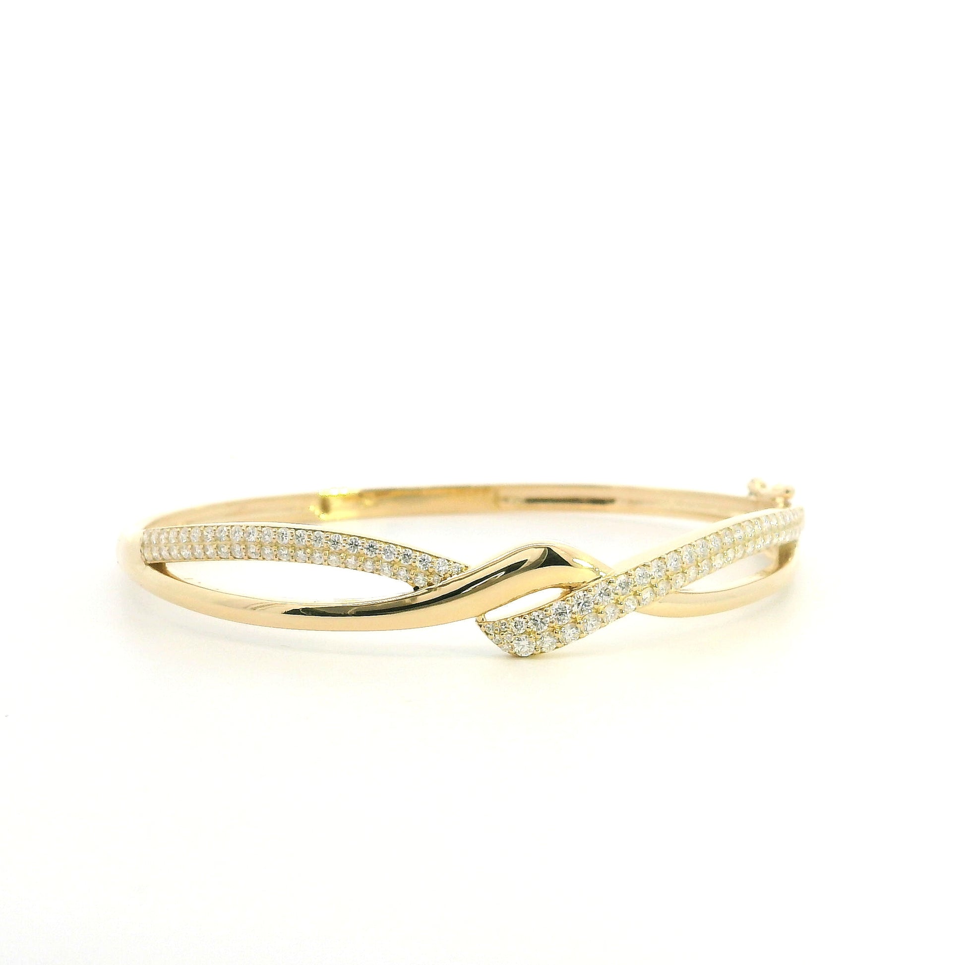 18K yellow gold diamond crossover bangle with intertwined polished and pavé diamond-set sections.