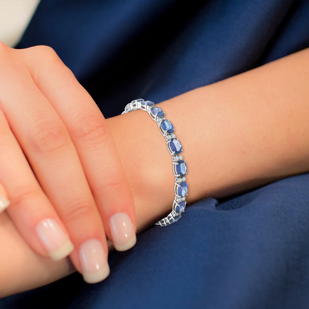 Tanzanite And Diamond Bracelet In 18k White Gold.