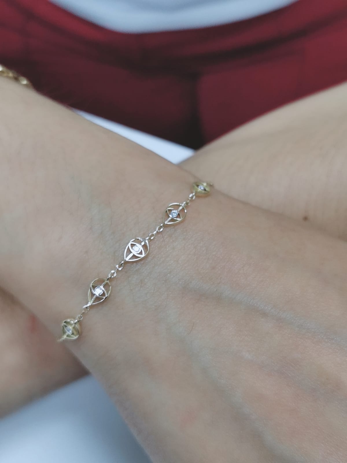 Make a statement with this sleek 18k yellow gold Diamond Bracelet. Perfect for any occasion, it can be worn on its own or as a part of a luxurious layered look.