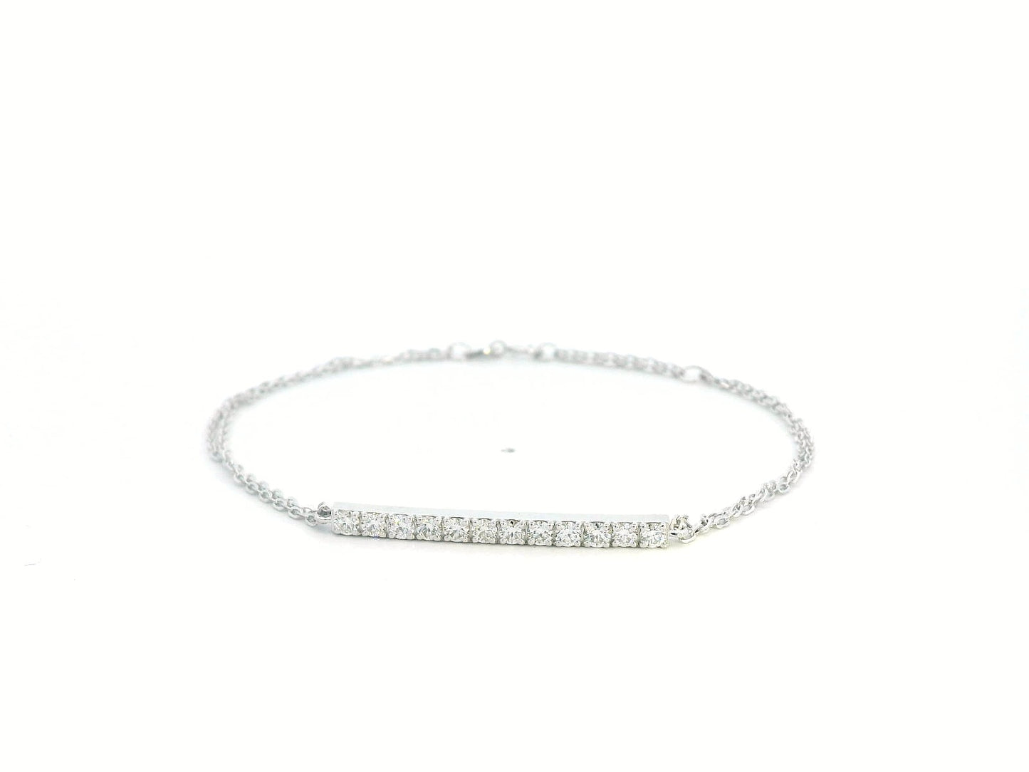 Luxury 18K Gold Diamond Bracelet with a Sleek Bar Design – 0.58 Carat"