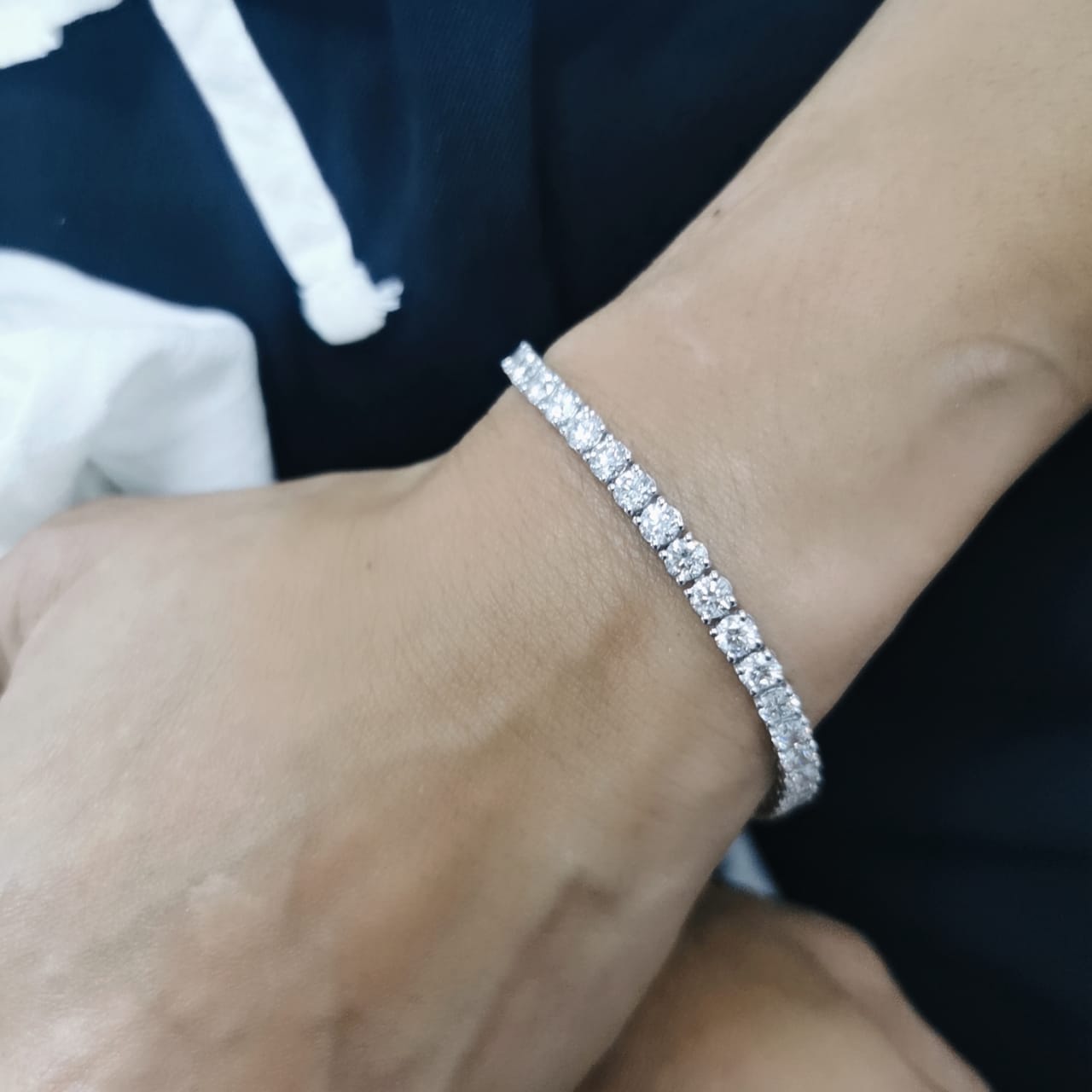 10.02 carat prong-set diamond tennis bracelet in 18K white gold