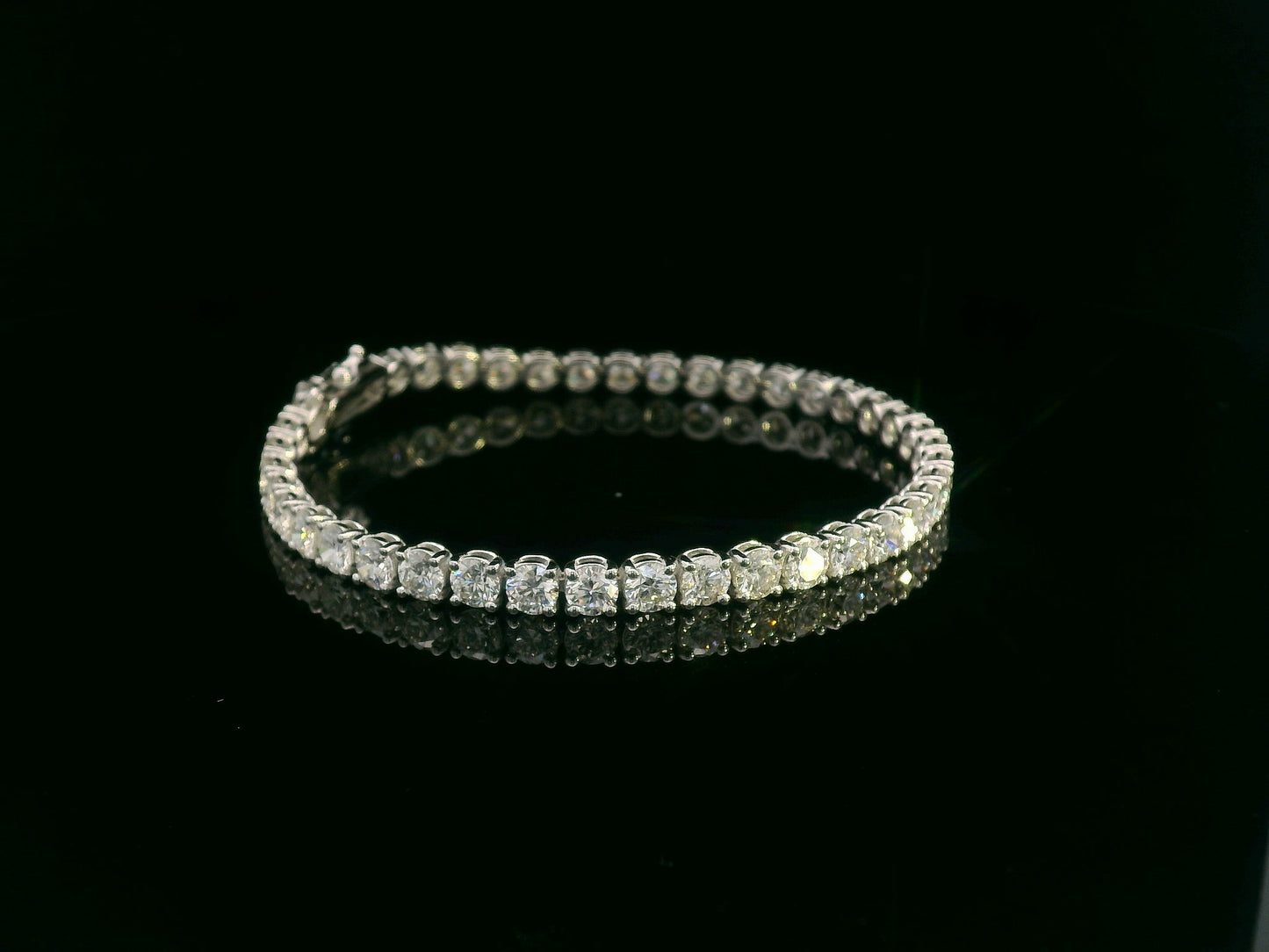 10.02 carat prong-set diamond tennis bracelet in 18K white gold