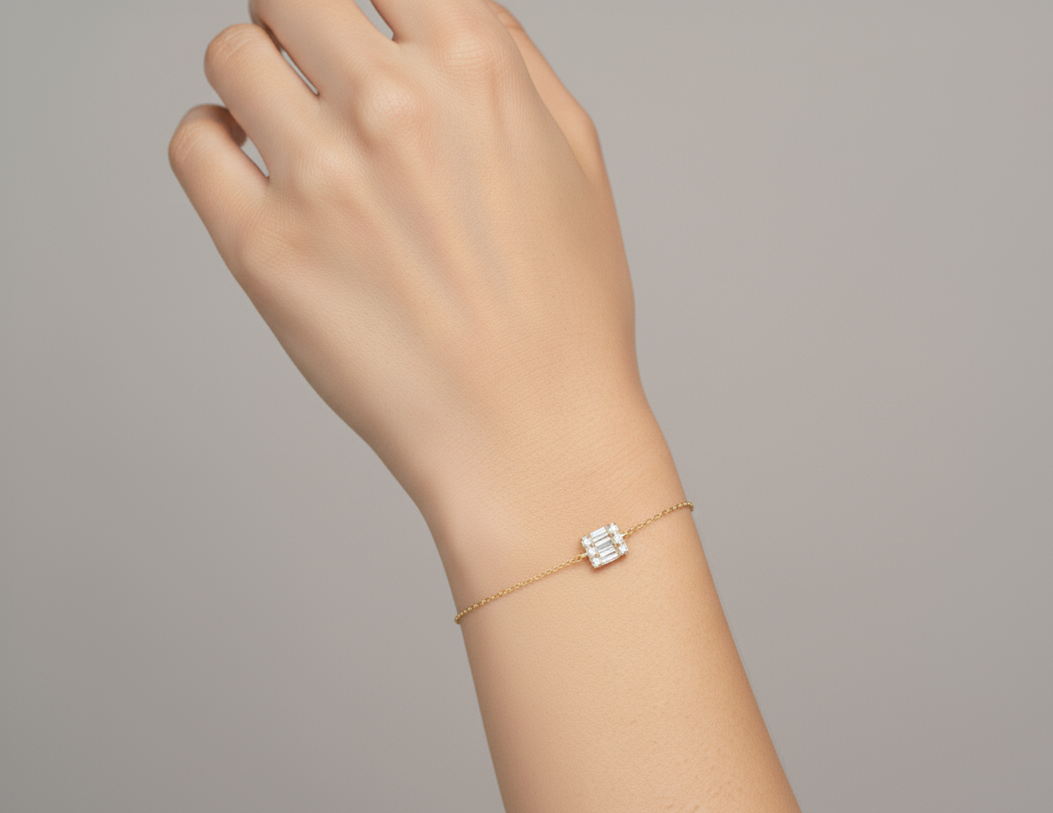 Minimalist Diamond Bracelet in 18K Yellow Gold