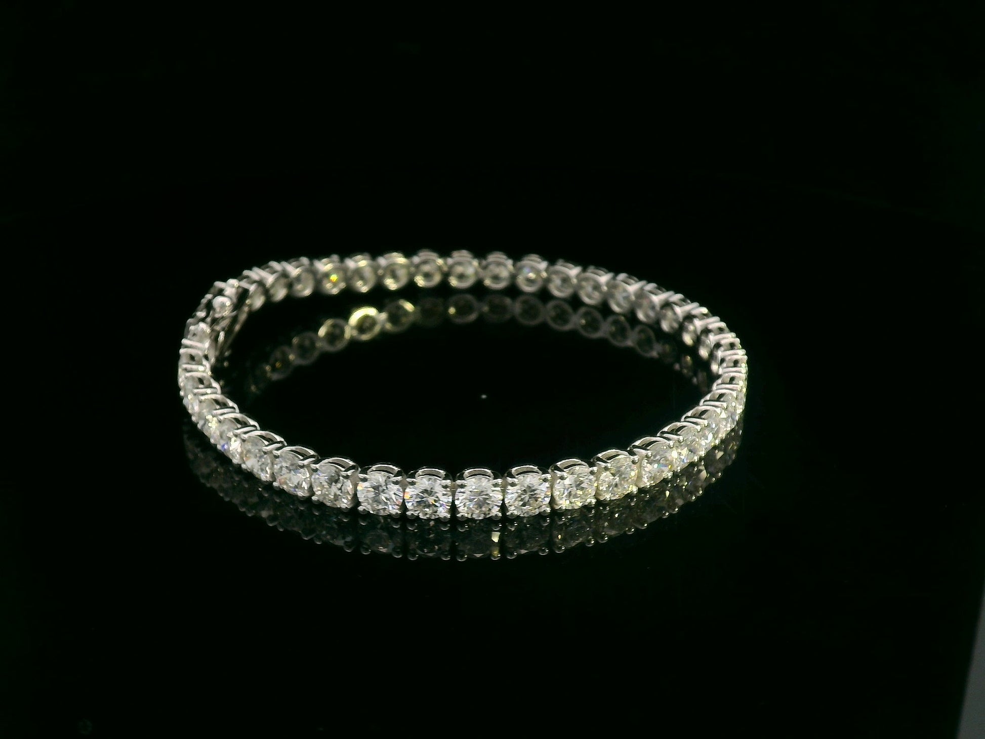 Round diamond tennis bracelet, 12.21 carat diamonds set in 18K white gold, versatile luxury for weddings, galas, or everyday glamour
