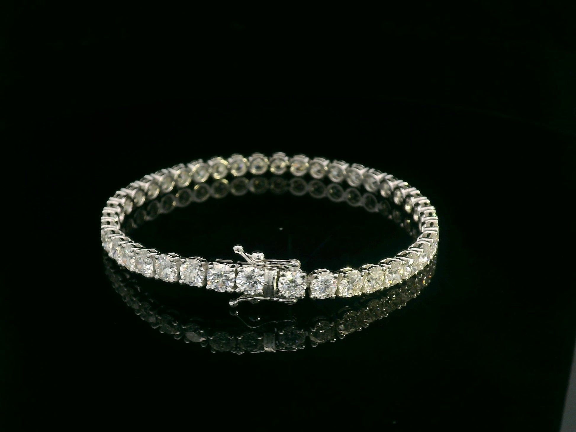 Round diamond tennis bracelet, 12.21 carat diamonds set in 18K white gold, versatile luxury for weddings, galas, or everyday glamour