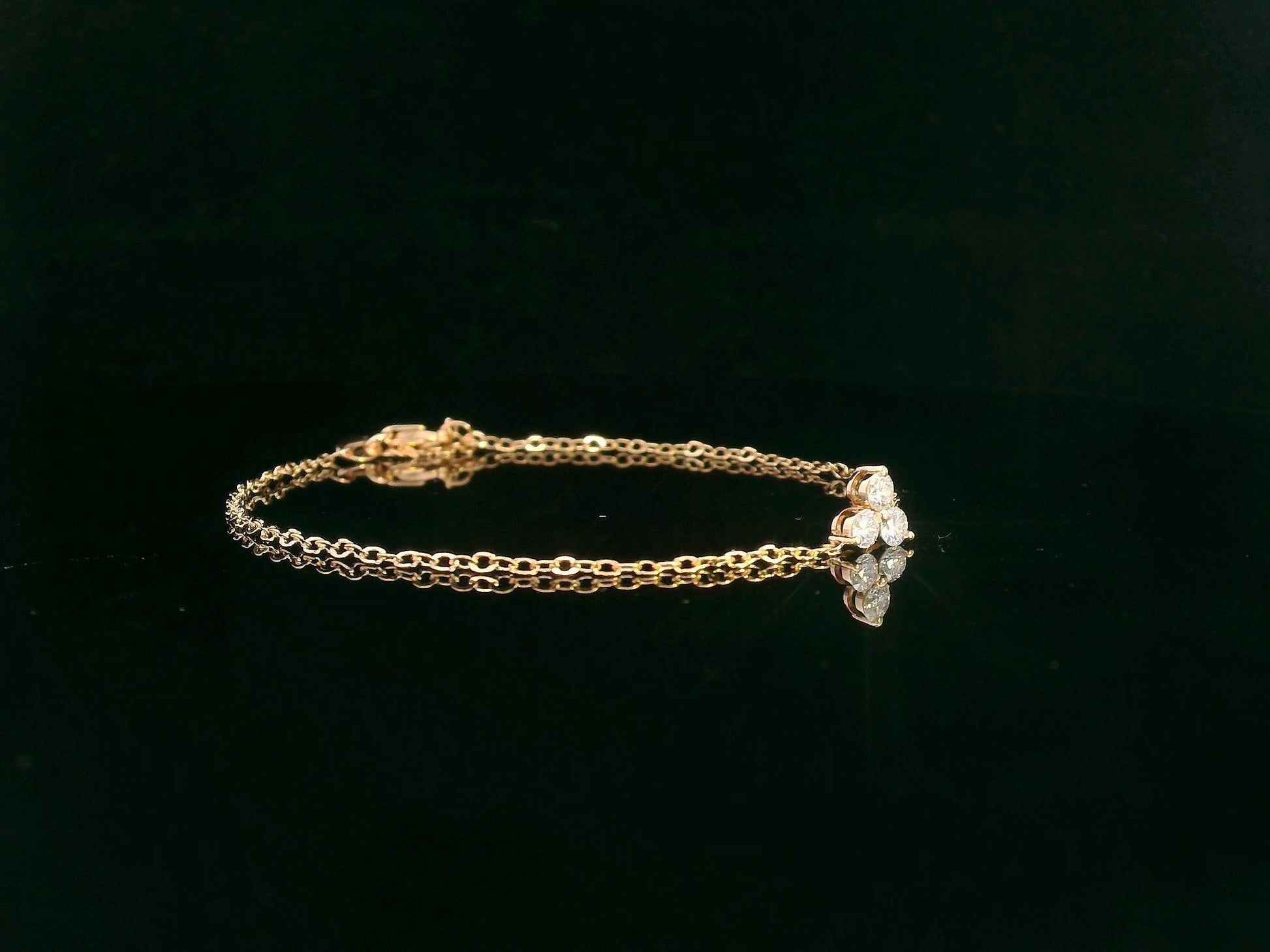 18K yellow gold chain bracelet with three round-cut diamond charm in triangular pattern – Emirates Diamonds