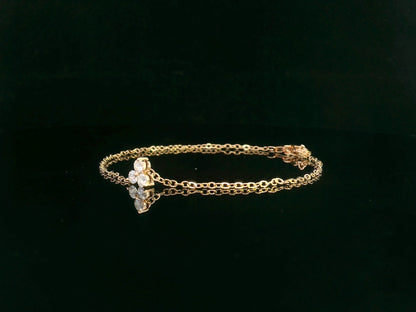 18K yellow gold chain bracelet with three round-cut diamond charm in triangular pattern – Emirates Diamonds