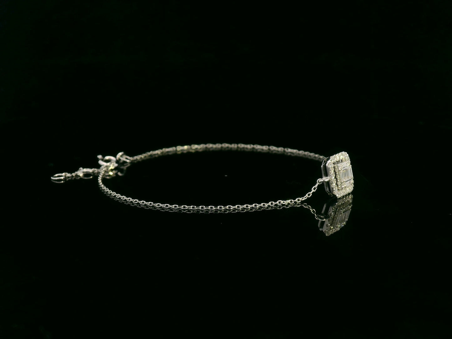 18K white gold baguette and round diamond halo bracelet – 0.28ct by Emirates Diamonds