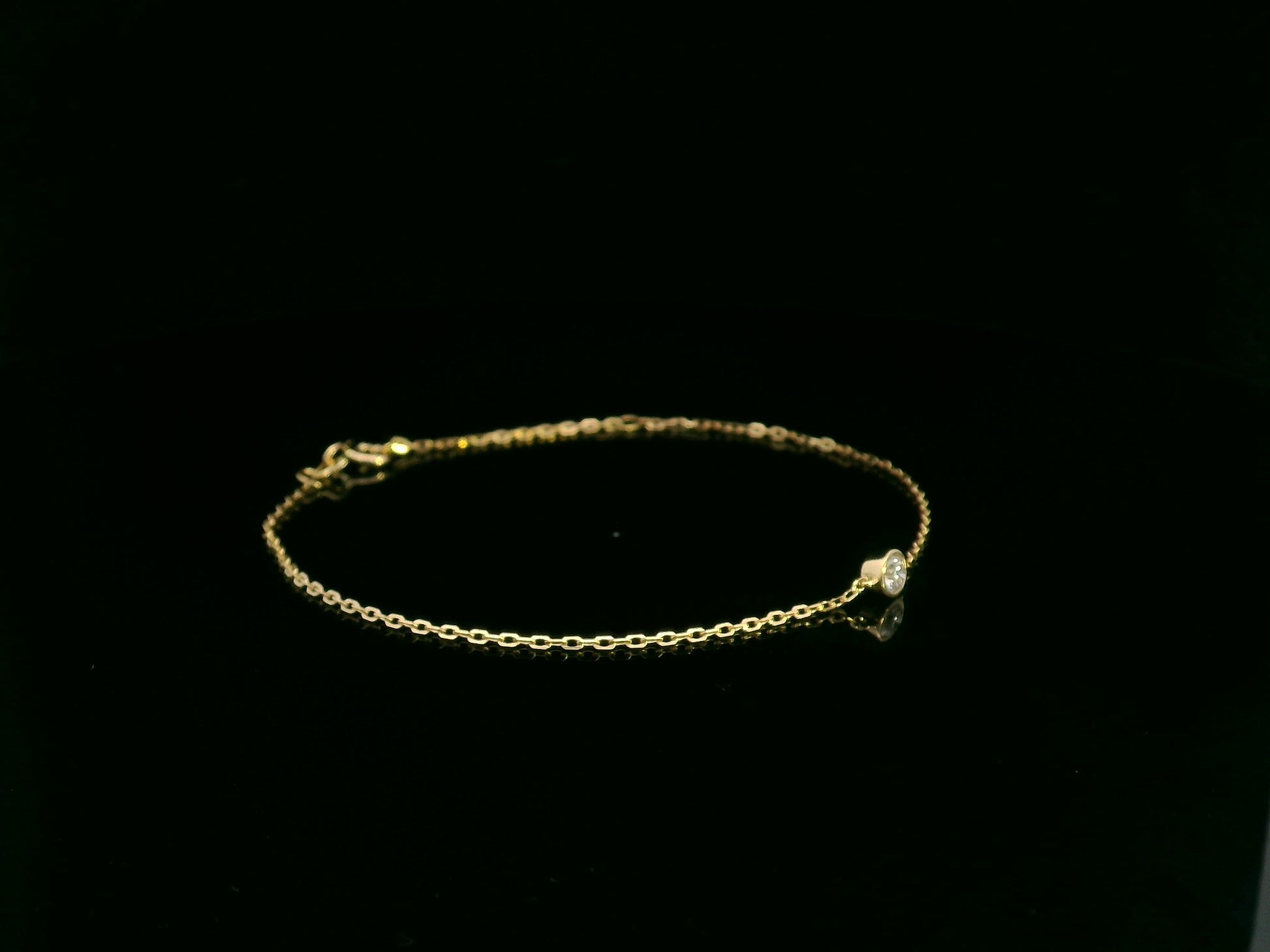 18K yellow gold diamond solitaire chain bracelet with bezel-set 0.14 carat diamond – Emirates Diamonds