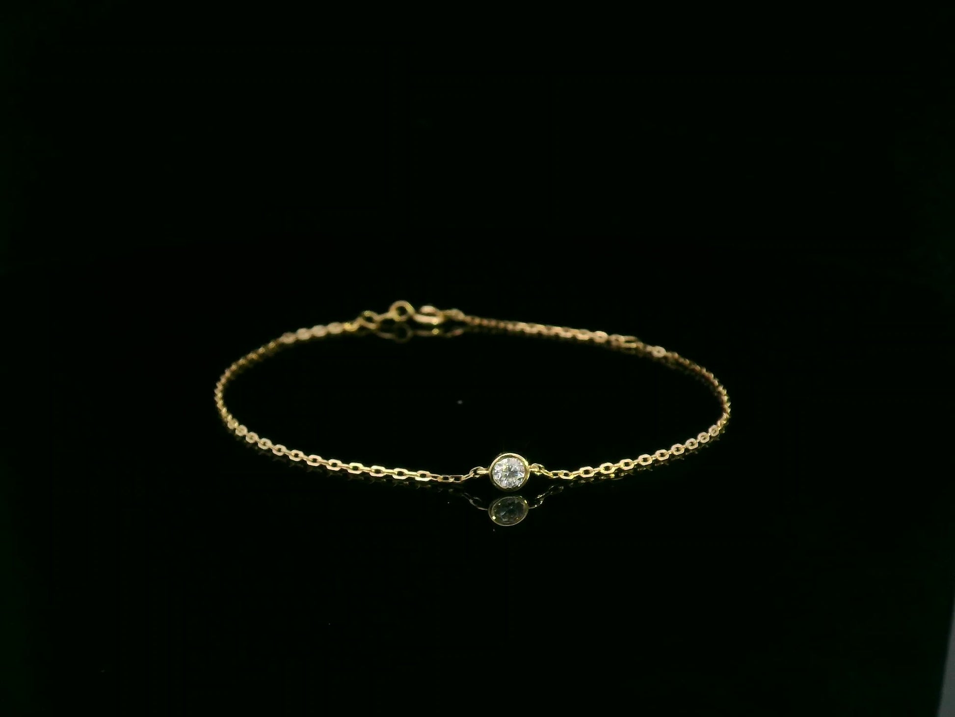 18K yellow gold diamond solitaire chain bracelet with bezel-set 0.14 carat diamond – Emirates Diamonds