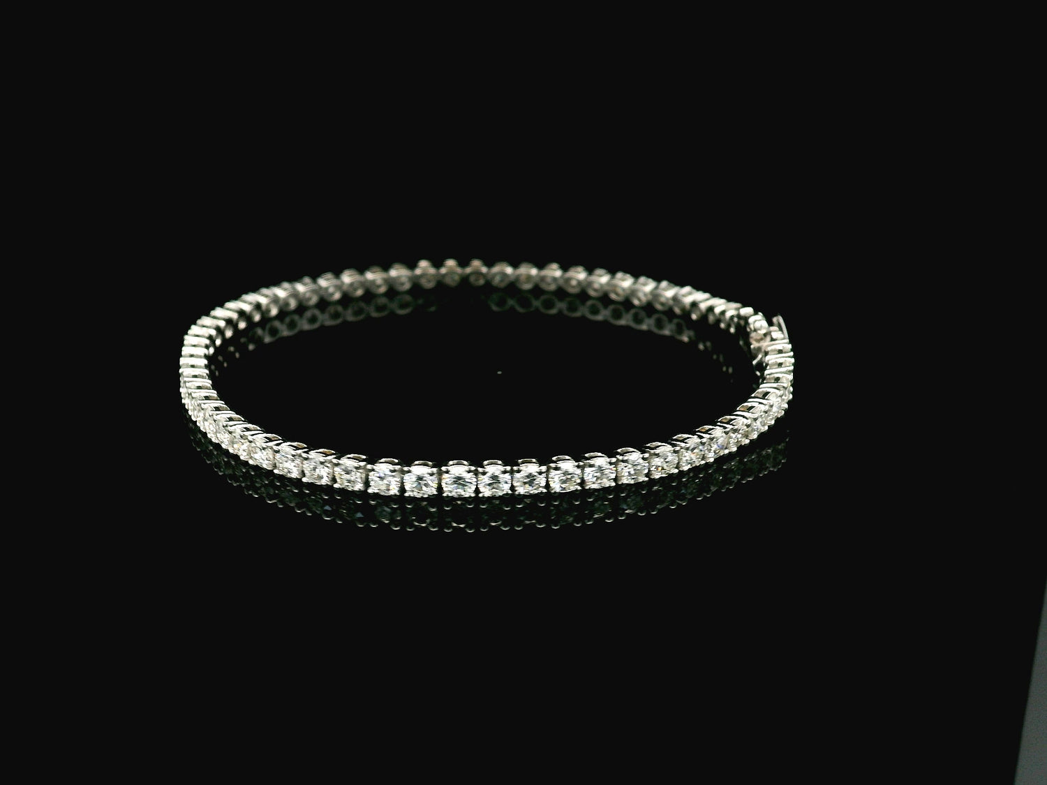 4.59 carat diamond tennis bracelet set in 18K white gold by Emirates Diamonds