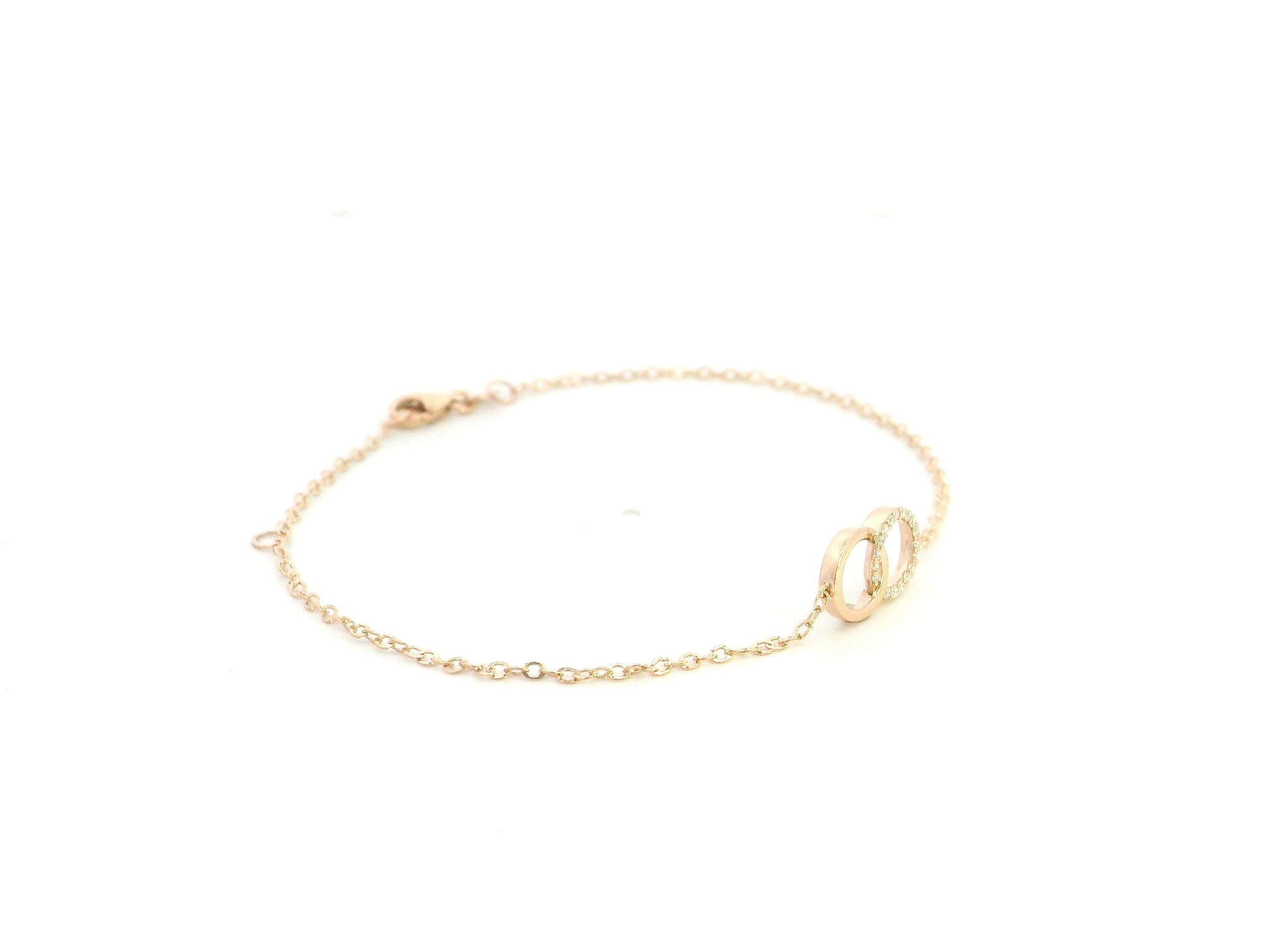 Diamond circle link bracelet in 18K rose gold with pavé diamonds by Emirates Diamonds
