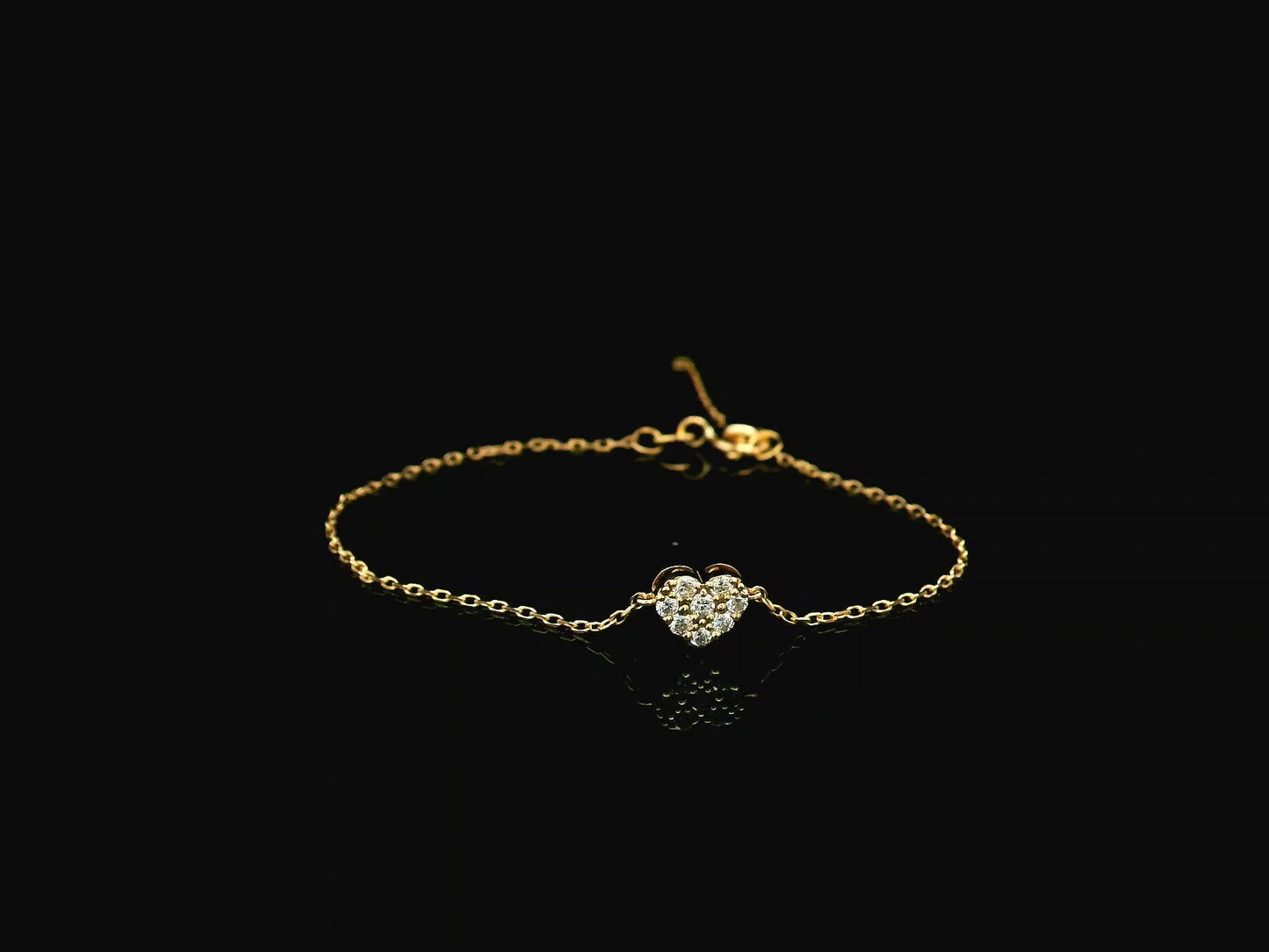 18K yellow gold diamond heart bracelet with pavé set natural diamonds