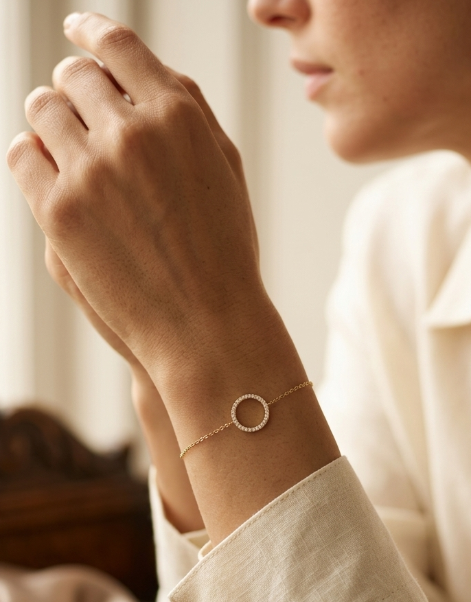 18K yellow gold diamond circle bracelet with pavé set natural diamonds