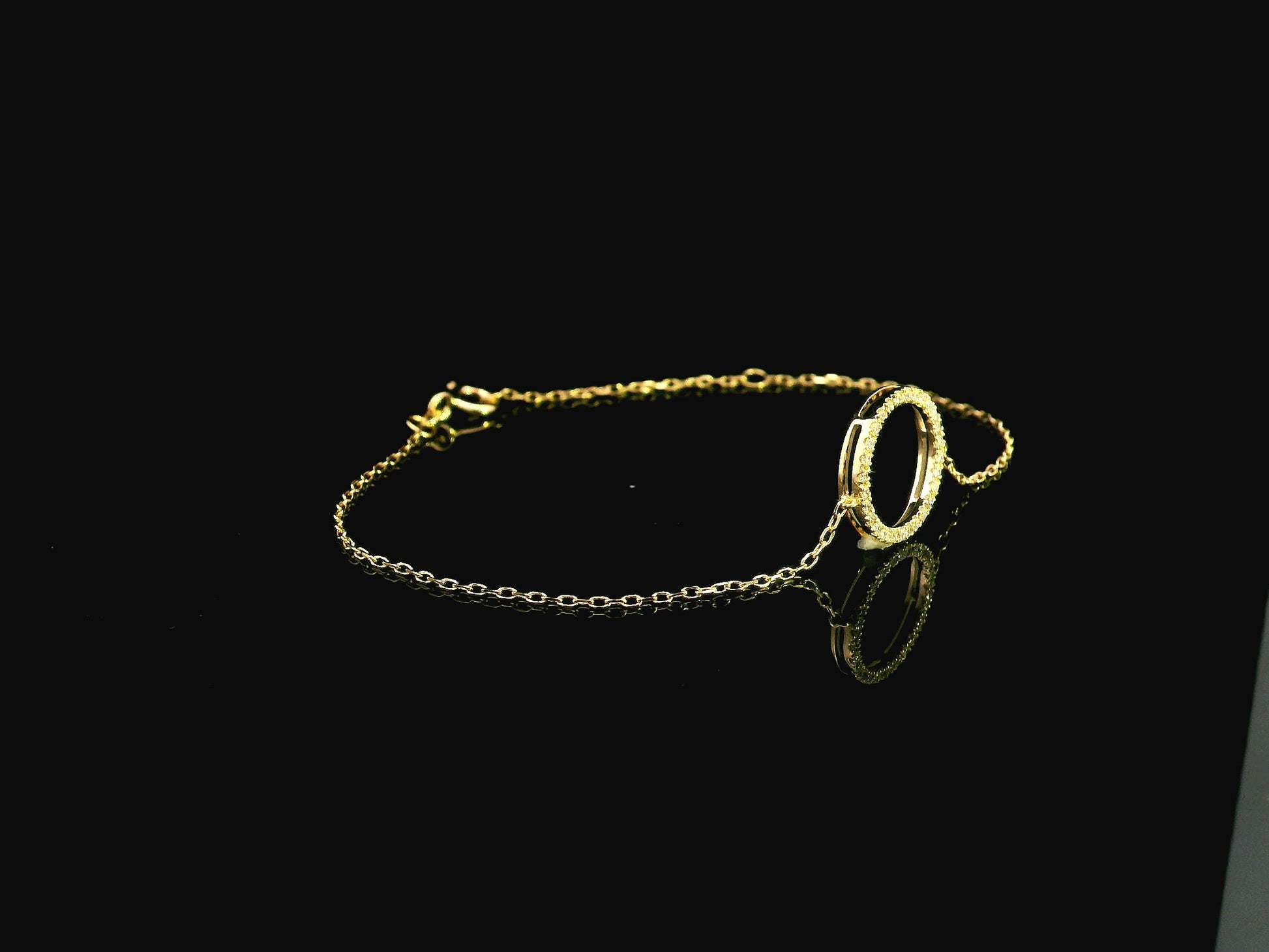 18K yellow gold diamond circle bracelet with pavé set natural diamonds